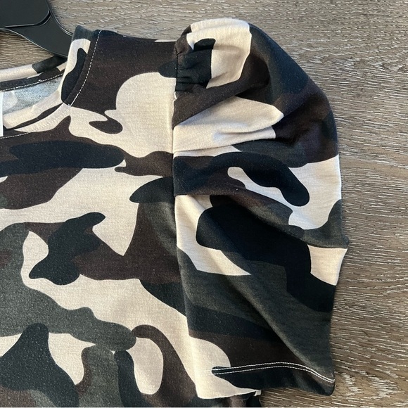 Hayden Short sleeve Camo women’s tshirt with puffy sleeves size Medium - Picture 4 of 8